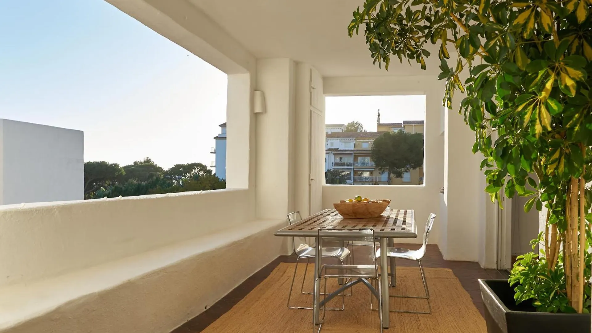Luxury 3 Bed Flat - Beachfront In Puerto Banus Marbella Spain