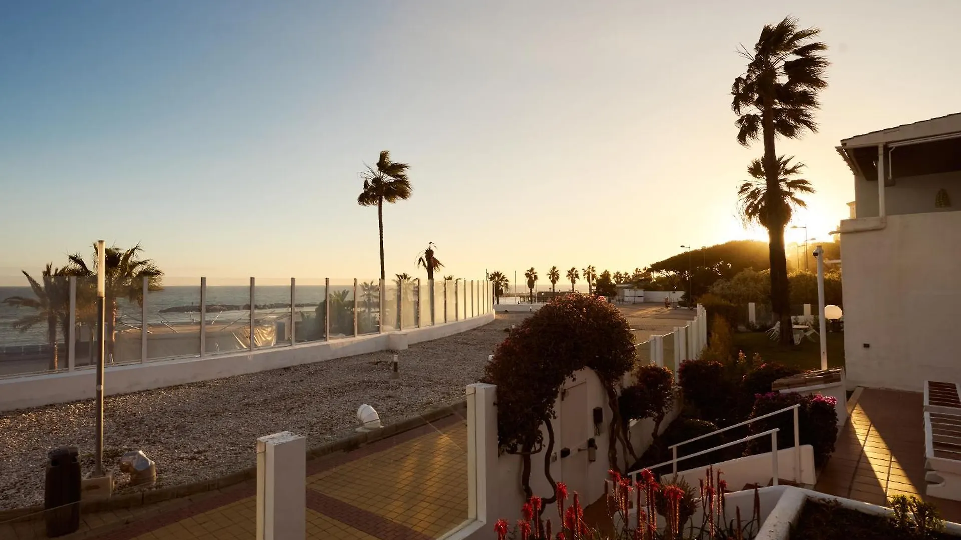 Luxury 3 Bed Flat - Beachfront In Puerto Banus Marbella Spain