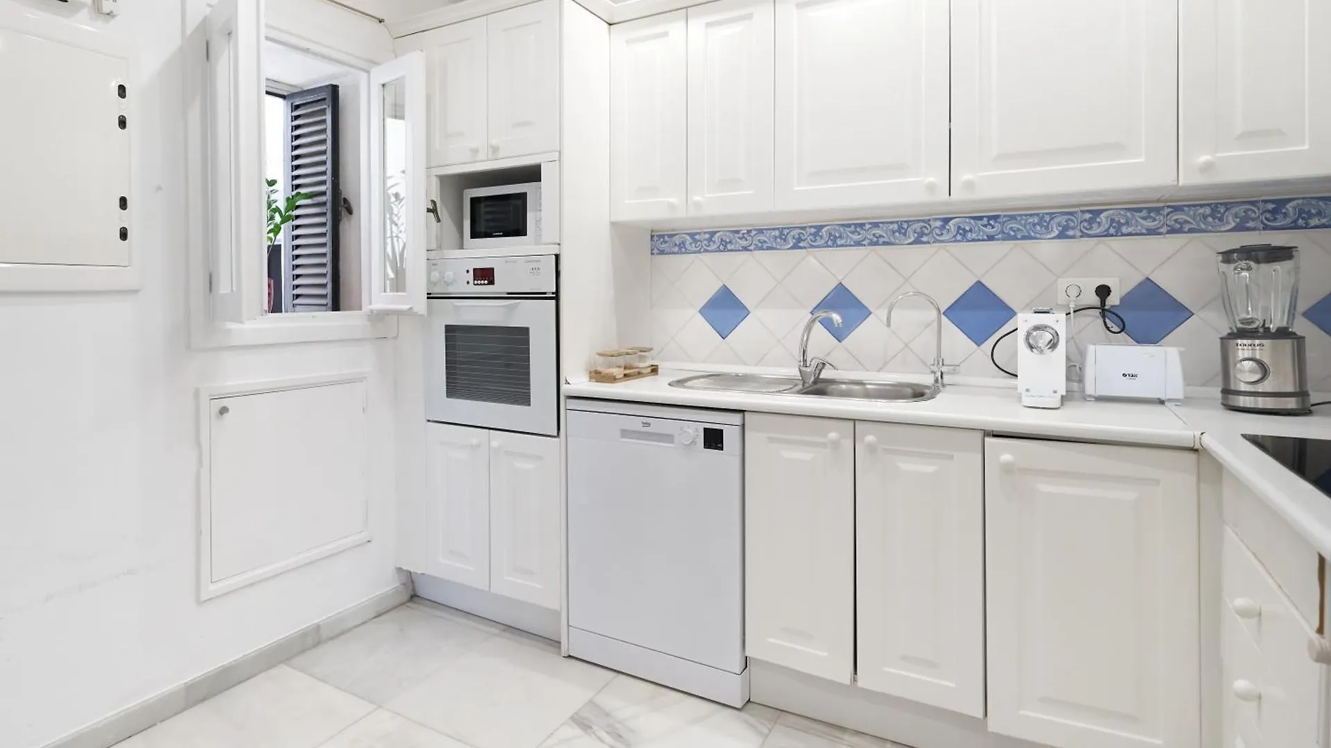 Luxury 3 Bed Flat - Beachfront In Puerto Banus Марбелья Проживание в семье